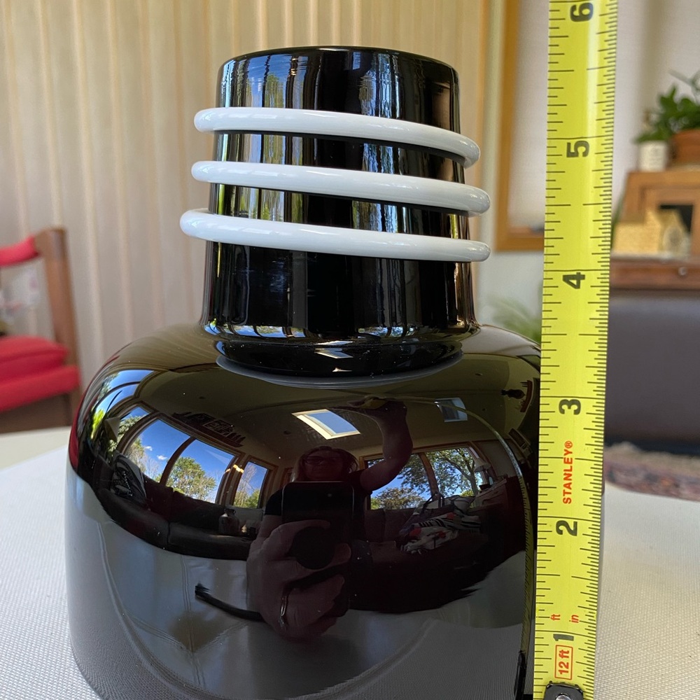 Post-Modern Tarnowiec ruby black art glass vase - Picture 8 of 9